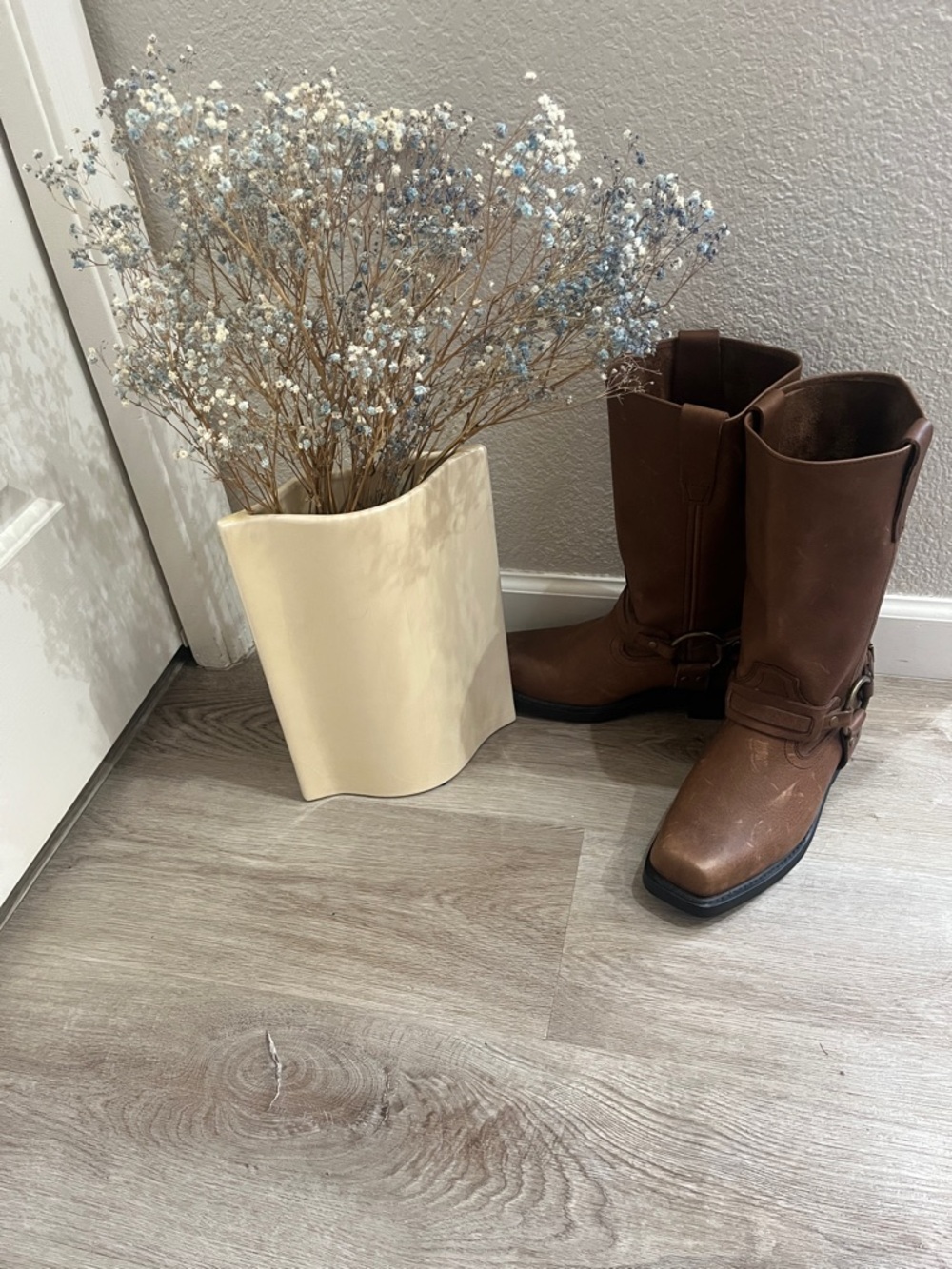 Women's Brown Leather Cowboy Boot - Size 8M